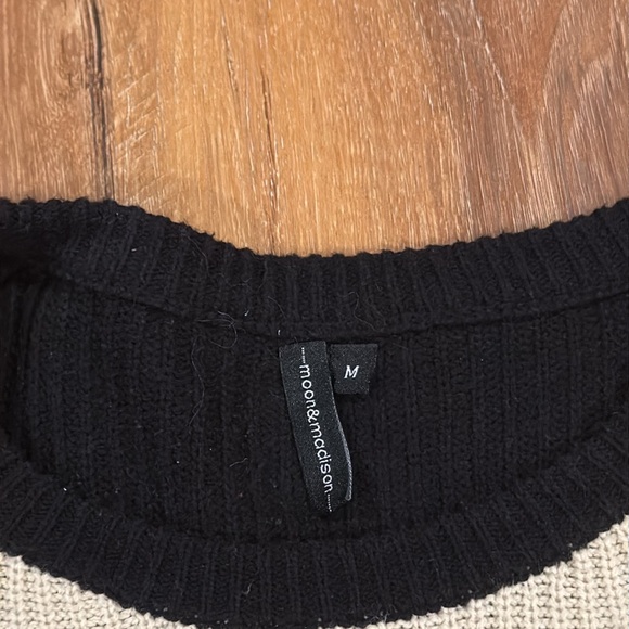 MOON & MADISON Womens Long Sleeve Color Block Cable Knit Crop Sweater(Size: Med) - Picture 4 of 10